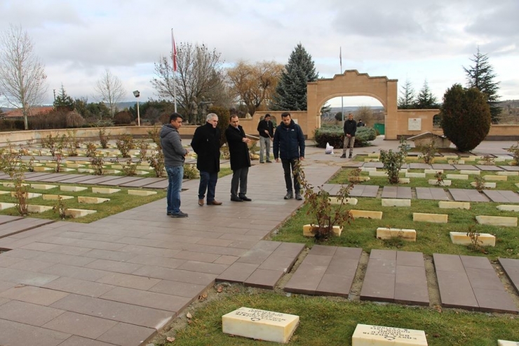 Dumlupınar Şehitliği Zemini Yenilendi