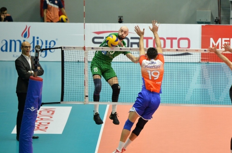 Efeler İstanbul’dan Şen Döndü