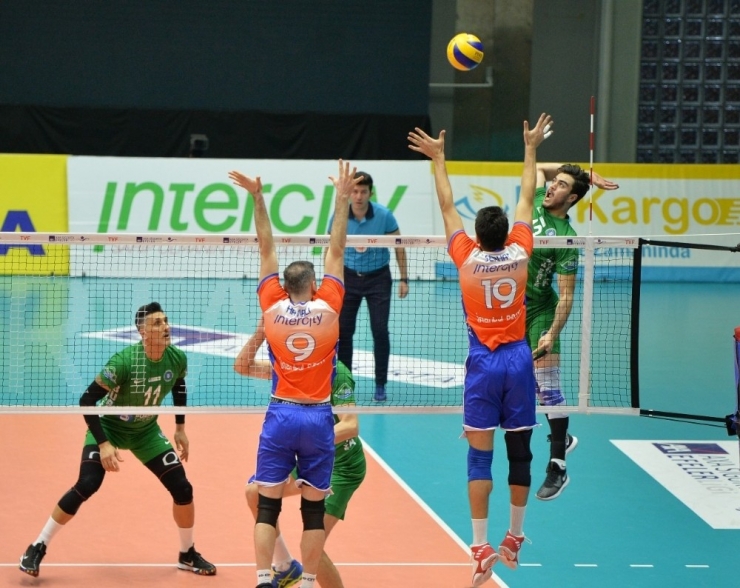 Efeler İstanbul’dan Şen Döndü