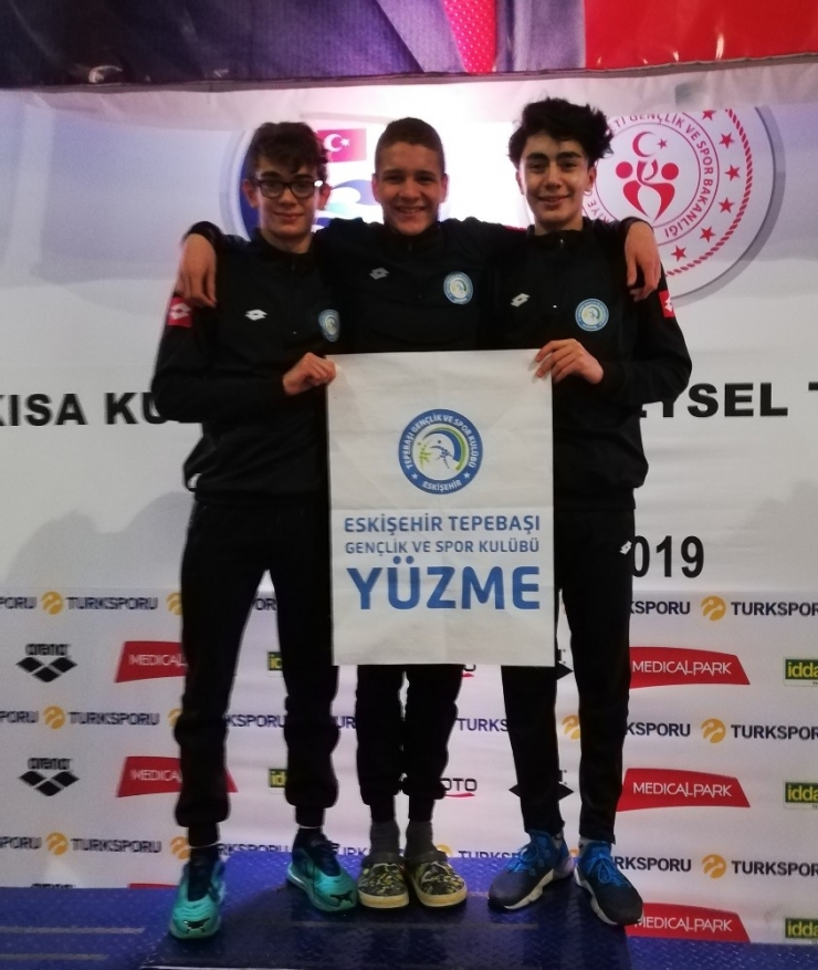 Tepebaşı’nın Yüzücüleri Derecelerle Döndü