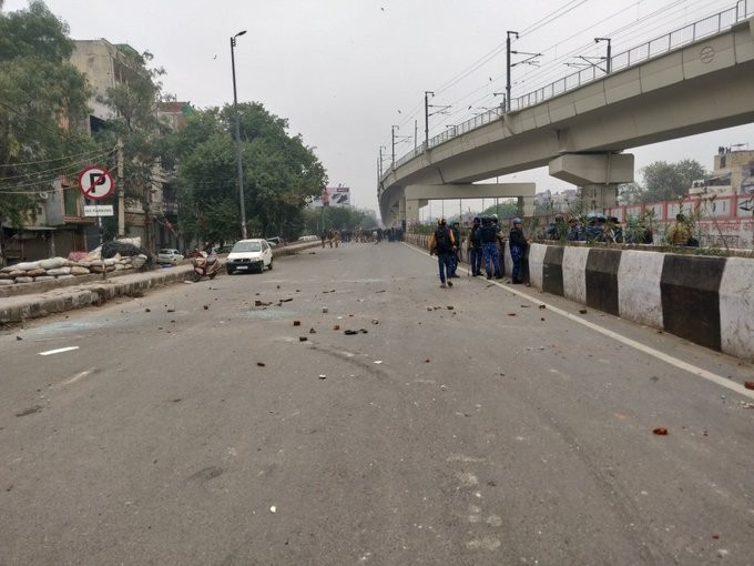 Hindistan’da Polis Ve Göstericiler Arasında Arbede