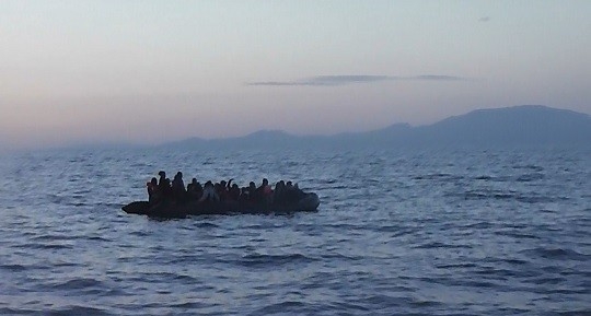 İzmir Açıklarında 69 Düzensiz Göçmen Yakalandı