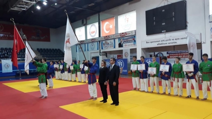 Kuraş Aday Hakemlik Kursu Düzce’de Yapıldı