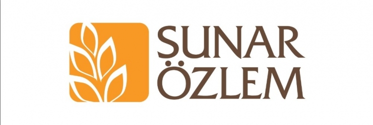 Sunar Özlem’e Plaketini Hisarcıklıoğlu Takdim Etti