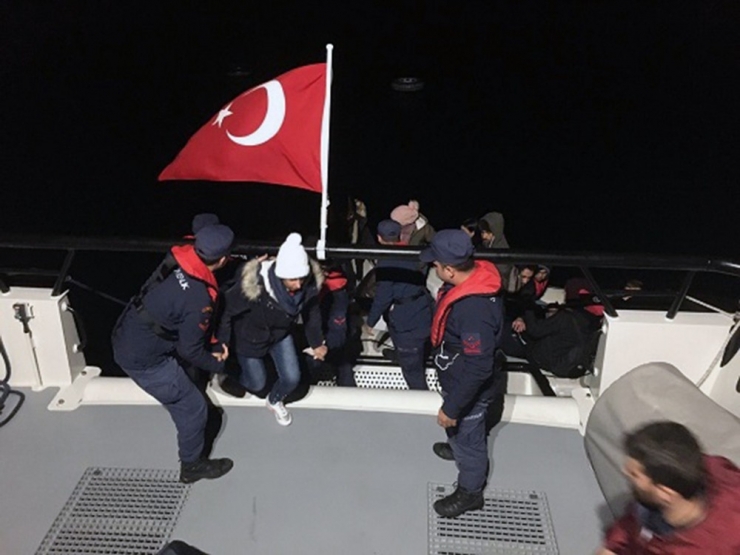 46 Kilometreyi Yüzerek Kaçmaya Çalıştı