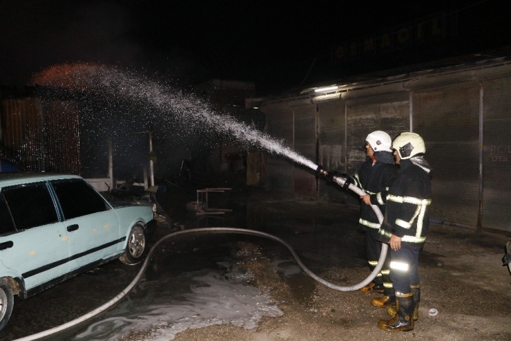 Oto Kaportacıda Yangın: 2 Köpek Telef Oldu