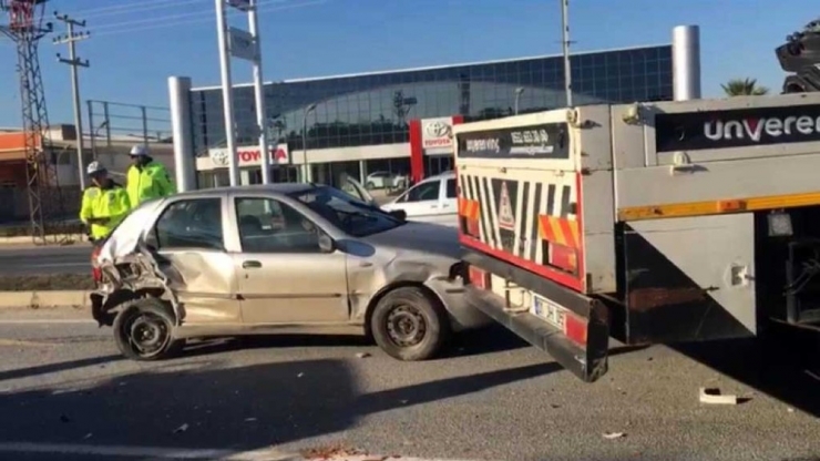 Vinç Kırmızı Işıkta 8 Araca Çarptı: 5 Yaralı