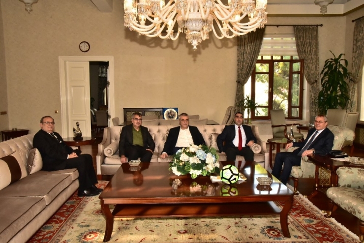 Akhisarspor Yeni Yönetiminden Vali Deniz’e Ziyaret