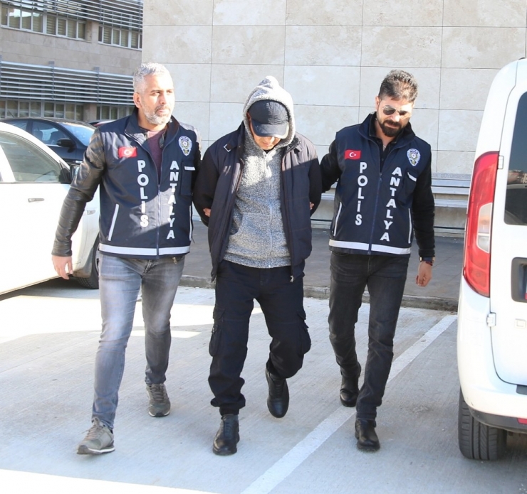 Özbekistanlı Eylemci Doktorun Tek Hayali İyi Bir Hayat Kurmakmış