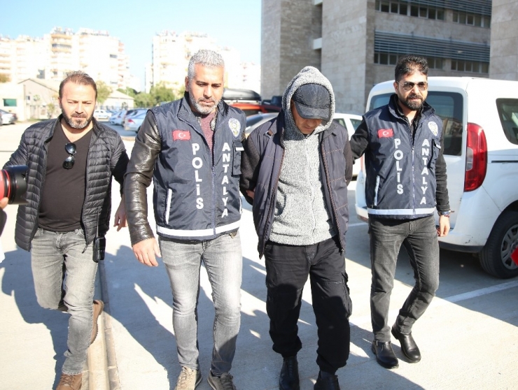 Özbekistanlı Eylemci Doktorun Tek Hayali İyi Bir Hayat Kurmakmış