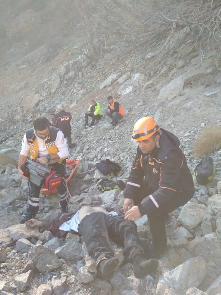 Kayalıklardan Düşen Çoban Hayatını Kaybetti