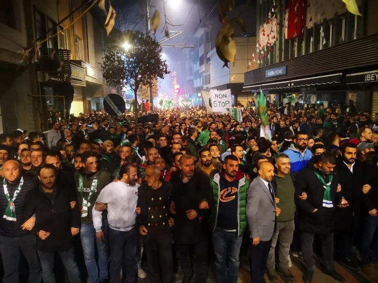 Bursaspor Taraftarından Görkemli Yürüyüş