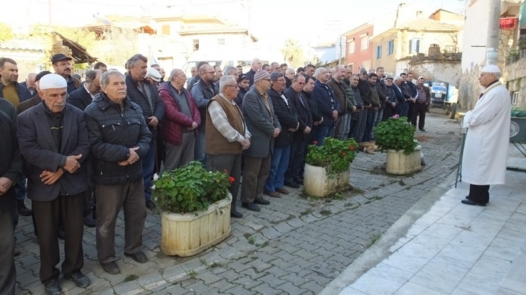 Cenaze Namazı Şadırvanını Yaptırdığı Camide Kılındı