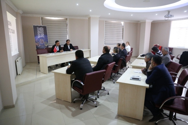 Denib, Çal’da Girişimcilere İhracat Yapmanın Yollarını Anlattı