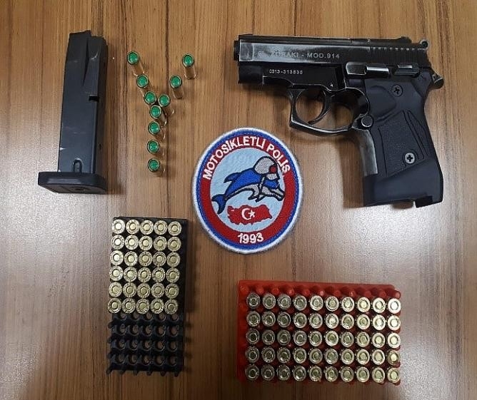 Polis Ekipleri Şok Uygulamalarda Silah Ve Uyuşturucu Ele Geçirdi