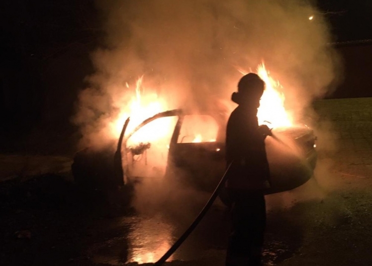 Elazığ’da Otomobil Alev Alev Yandı