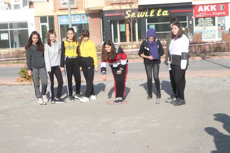 Bocce’de Kupalar Sahiplerini Bulmaya Devam Ediyor