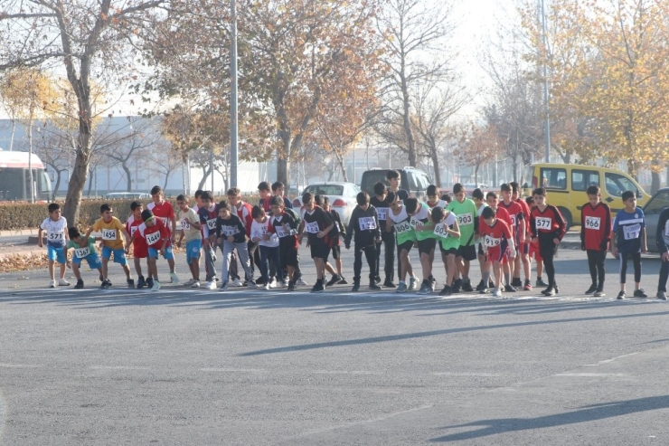 Heyet-i Temsiliye Atletizm Yarışmalarının İlk Gün Müsabakaları Sona Erdi