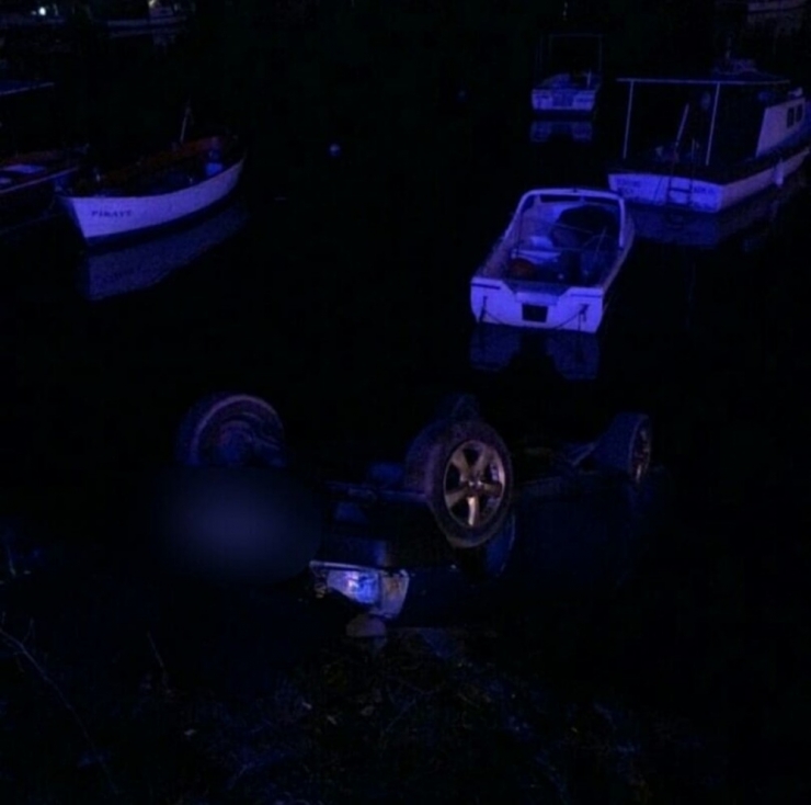 İzmir’de Araç Denize Uçtu