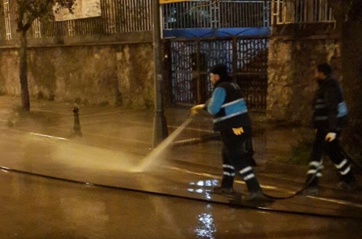 İzmit Belediyesi’nden Yoğun Temizlik Çalışması