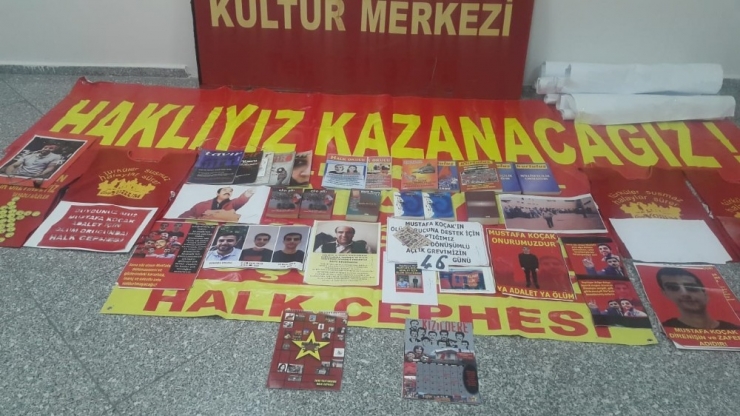 Ankara Cumhuriyet Başsavcılığı, Dhkp/c Terör Örgütü İçerisinde Faaliyet Yürüten Ve Dönüşümlü Açlık Grevi Eylemlerini Sürdüren 5 Şüpheli Hakkında Gözaltı Kararı Verildiğini, Şüphelilerden 4’nün Yakalandığını Açıkladı.