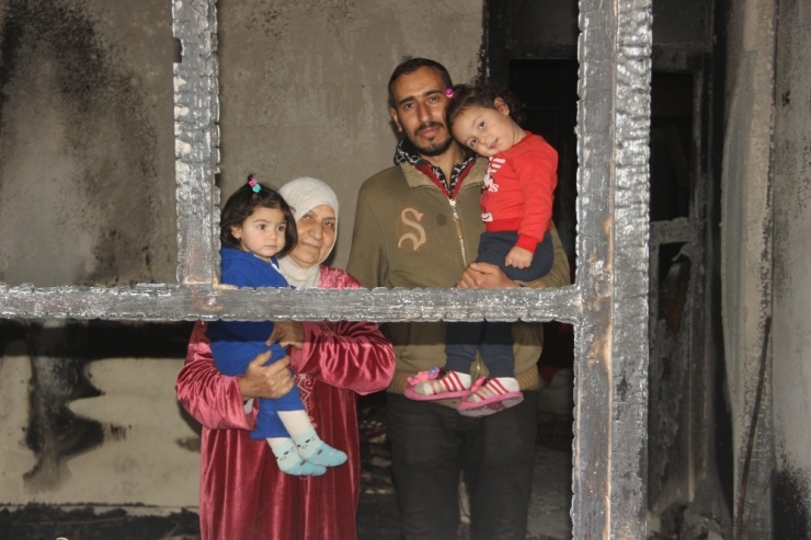 Emanet Aldığı Para Ve Altın Yangında Küle Döndü