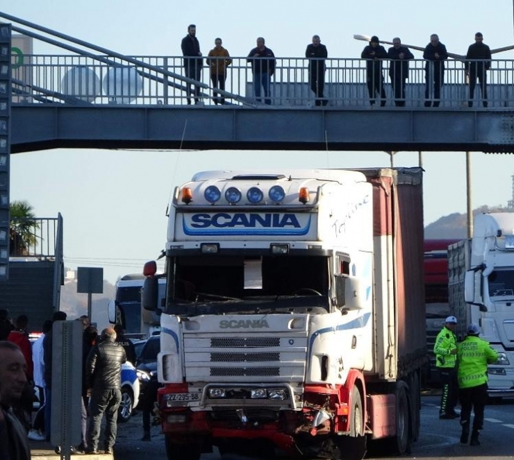 Trabzon’da Kazaya Sebep Olan Minibüs Şoförü Fazla Yolcudan, Tır Şoförü İse Hızdan Bir Çok Kez Trafik Cezası Almış