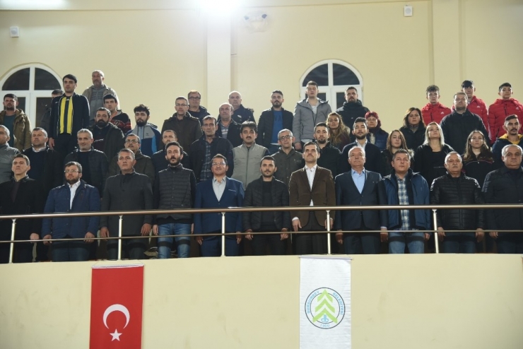 Voleybol Turnuvasında Şampiyon Dursunbey Mtal Oldu