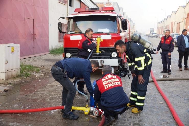 Aydın’da Ahşap Palet İşletmesi Alevlere Teslim Oldu