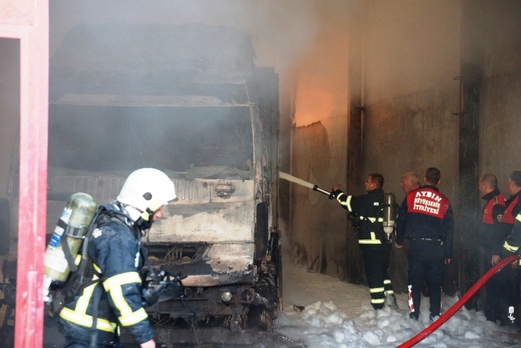 Aydın’da Ahşap Palet İşletmesi Alevlere Teslim Oldu