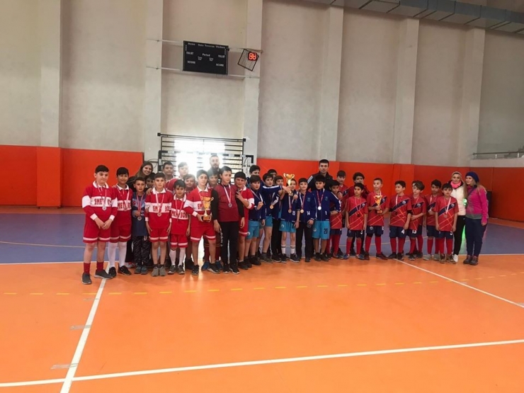 Emet Ashaboğlu Orta Okulu’nun Hentbol Başarı