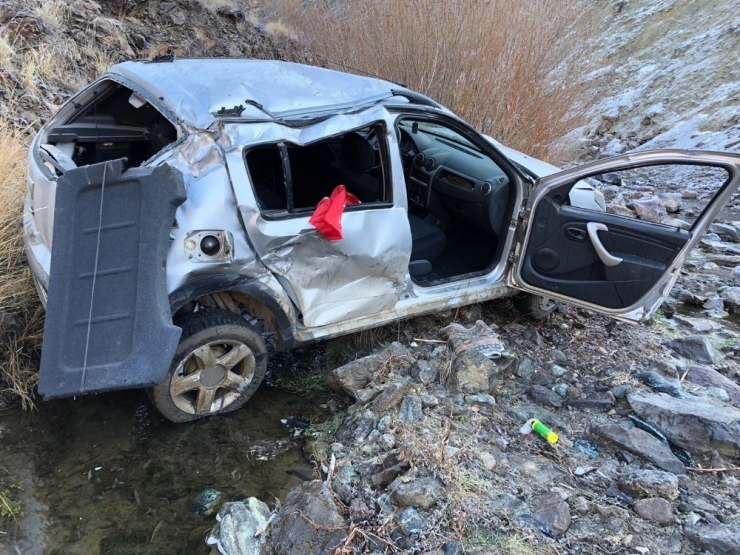 Otomobil Uçuruma Yuvarlandı: 1 Ölü 3 Yaralı