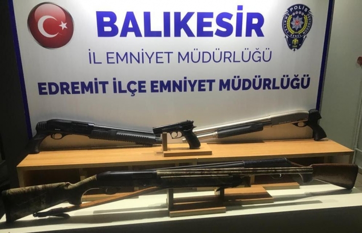 Polis 20 Aranan Şahsı Yakaladı