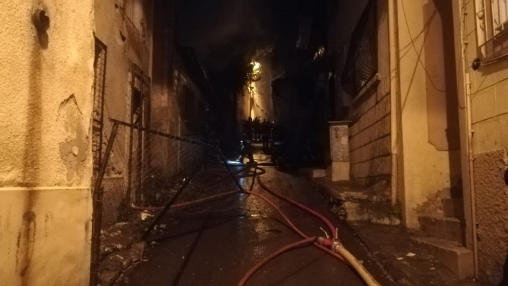 İzmir’de Ev Yangını: 1 Ölü