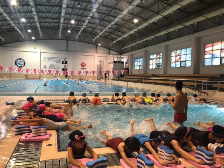 Karesi’de Yüzme Bilmeyen Çocuk Kalmayacak