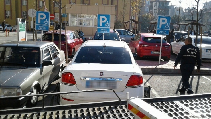 Kocaeli’de Bin 200 Sürücüye Engelli Yerine Park Cezası Kesildi