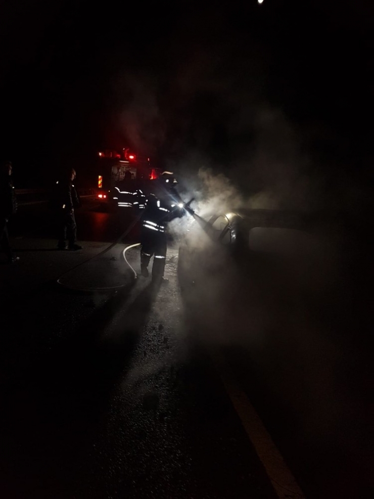 Kuşadası’nda Sahipsiz Araç Yandı