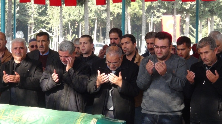 Eşi Tarafından Öldürülen 6 Çocuk Annesi Toprağa Verildi