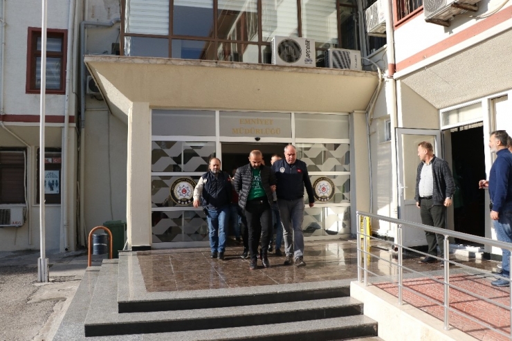 Kasa Hırsızlarından Gazetecilere İlginç Çıkış: "Beraber Mi Yaptık?"