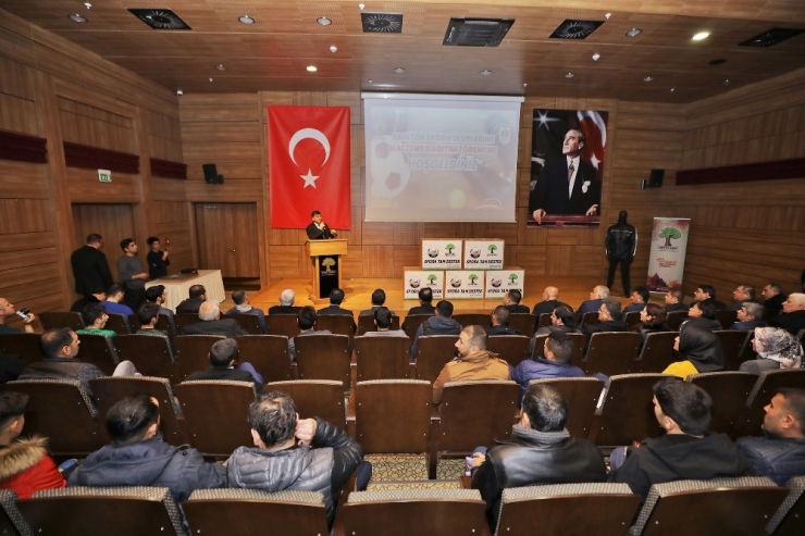 Şehitkamil’de Sporculara Mont Desteği