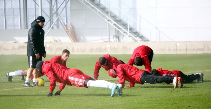 Rıza Çalımbay: "Emre İle Mert Hakan’ı Gönderme Düşüncemiz Yok"