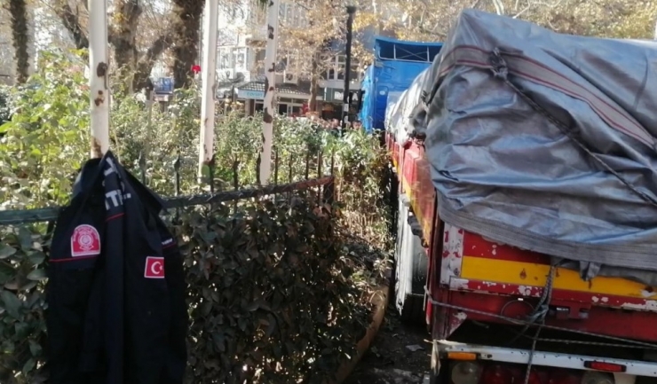 Tır’ın Altında Kalan Ortaokul Öğrencisinin Ayağı Kırıldı