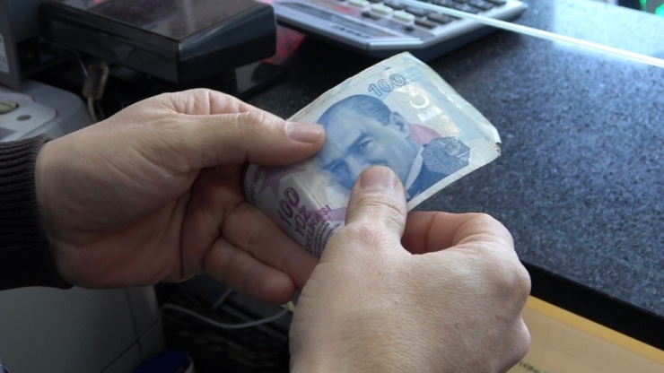 Denizli’de Vatandaşların Döviz Bozdurma Telaşı