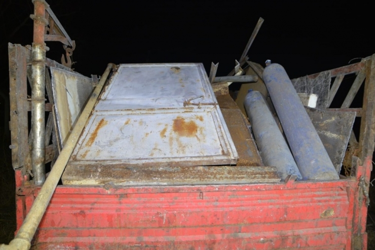 30 Tonluk Su Deposunu Çalan Hırsızlar Yakalandı