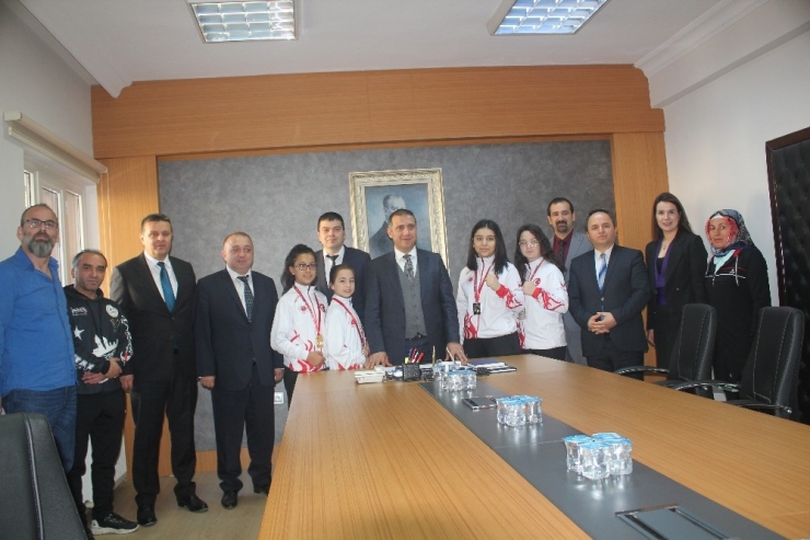 Kaymakam Güney, Şampiyonları Ağırladı