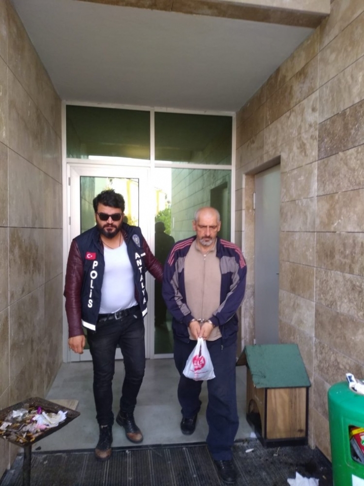 Antalya’da 4 İş Yerinden Telefon Çalan Zanlı Tutuklandı