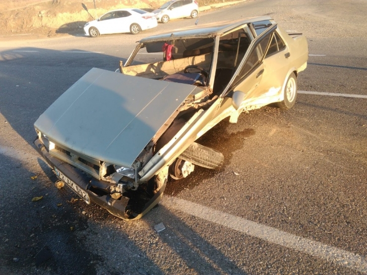 Lastiği Fırlayan Araç Takla Attı: 1 Yaralı