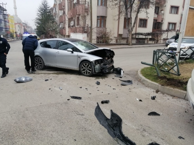 Bozüyük’te İki Otomobil Çarpıştı 3 Yaralı