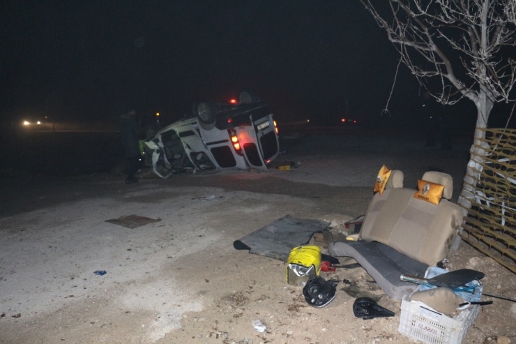 Hafif Ticari Araç Takla Attı: 1 Ölü, 4 Yaralı