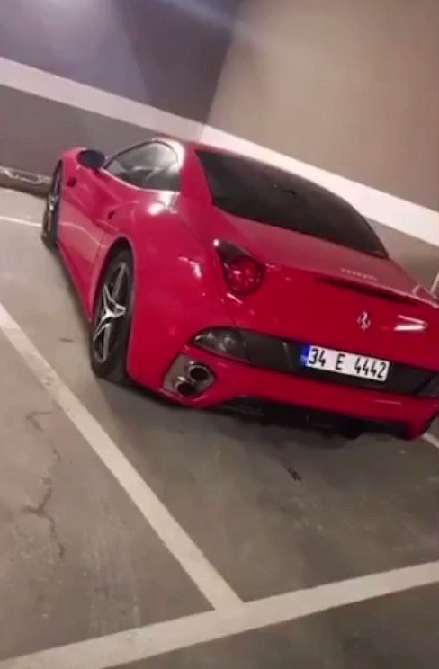 Ünlü Oyuncu Özcan Deniz’in Otoyolda Hız Yapan Yeğenine Ceza Şoku